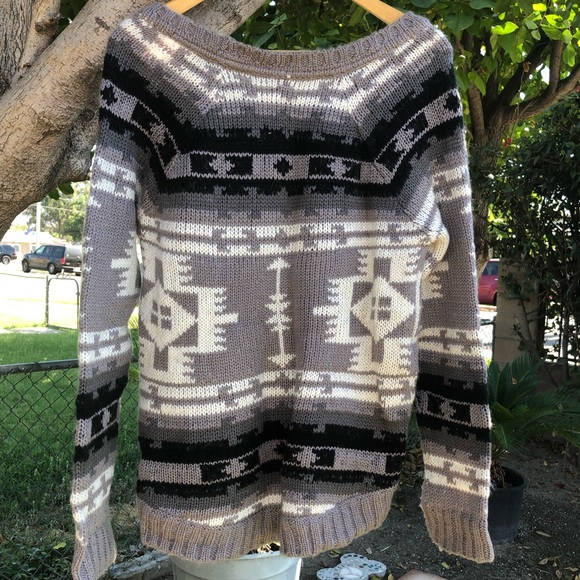 Roxy sweater. Size Medium - Picture 2 of 7